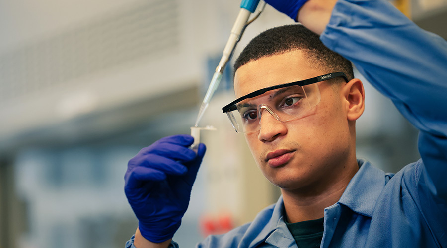 Suffolk student Breno working in a chemistry lab in the Samia Academic Center.